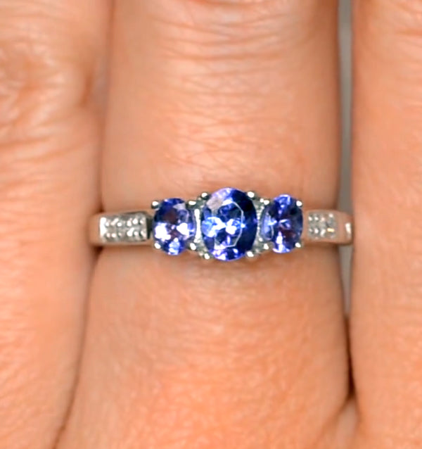 Tanzanite 0.59CT And Diamond 9K White Gold Ring